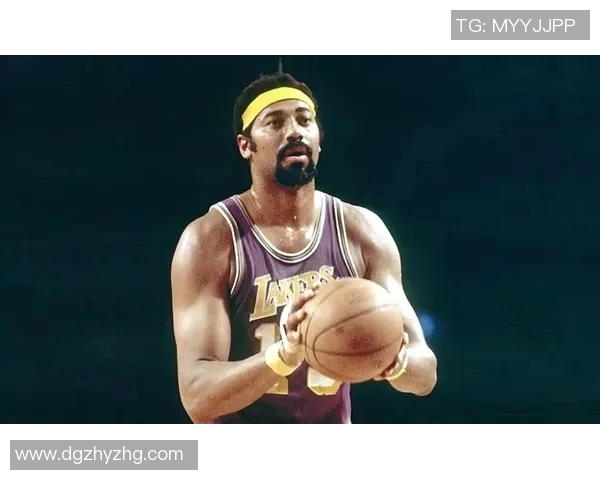 张伯伦与姚明的传奇相遇揭示篮球历史的跨时代对话 张伯伦与姚明的传奇相遇揭示篮球历史的跨时代对话