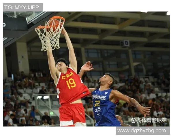 姚明首扣篮震撼全场展现中国篮球新风采引发热烈反响 姚明首扣篮震撼全场展现中国篮球新风采引发热烈反响